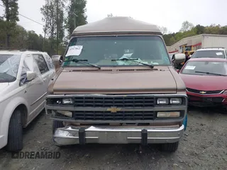 1995 Chevrolet Chevy Van z VIN 1GBEG25K8SF245639, wystawiony jako IAAI lot #41917862 z przebiegiem 89 015 mil mil oraz . Historia ofert i sprzedaży dostępna na DreamBid. Obrazek 12.