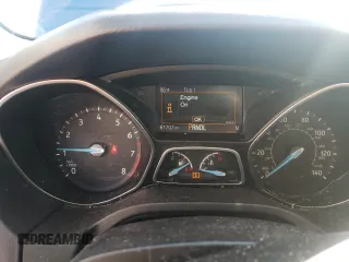 2018 Ford Focus SE z VIN 1FADP3F2XJL327387, wystawiony jako Copart lot #46927835 z przebiegiem 61 707 mil mil oraz Szkoda całkowita • Salvage title. Historia ofert i sprzedaży dostępna na DreamBid. Obrazek 9.