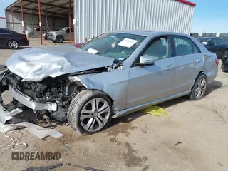 2011 Mercedes-Benz E 350 Luxury z VIN WDDHF8HB0BA362712, wystawiony jako IAAI lot #41074211 z przebiegiem Nie podano mil oraz . Historia ofert i sprzedaży dostępna na DreamBid. Obrazek 17.