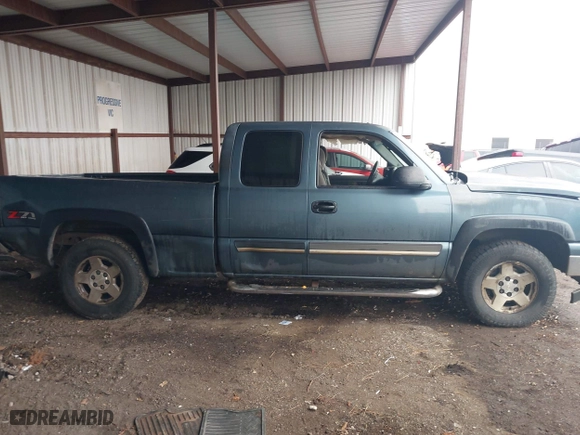 2006 Chevrolet Silverado 1500 LT1 with VIN 1GCEK19B86E186215, listed as a IAAI auction lot 41190630 with 394,548 mi miles. Bid and sale history available at carsss.com. Image 13.