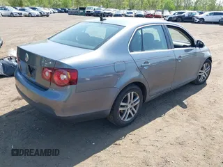 2010 Volkswagen Jetta SE with VIN 3VWRZ7AJXAM007966, listed as a IAAI auction lot 42168604 with 199,632 mi miles and . Bid and sale history available at DreamBid. Image 4.