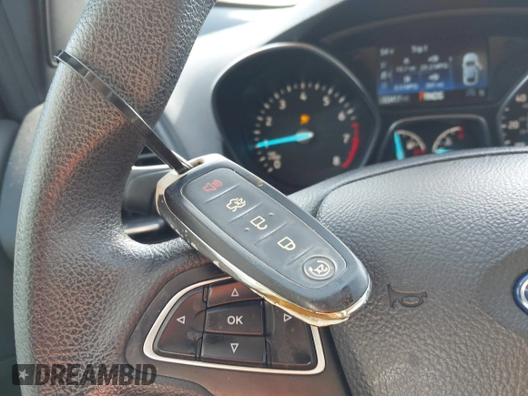 2019 Ford Escape SE z VIN 1FMCU9GD6KUC50283, wystawiony jako IAAI lot #41941204 z przebiegiem 53 417 mil mil oraz . Historia ofert i sprzedaży dostępna na DreamBid. Obrazek 11.