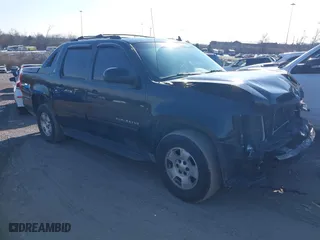 2013 Chevrolet Avalanche LS with VIN 3GNMCEE01DG129937, listed as a IAAI auction lot 41329078 with 207,576 mi miles. Bid and sale history available at carsss.com. Image 1.