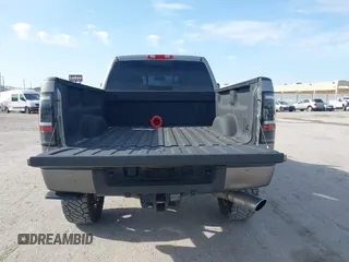 2013 GMC Sierra 2500HD Denali z VIN 1GT125E81DF127112, wystawiony jako IAAI lot #41907764 z przebiegiem 289 619 mil mil oraz . Historia ofert i sprzedaży dostępna na DreamBid. Obrazek 16.
