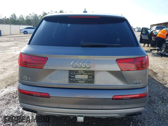 2017 Audi Q7 Premium Plus with VIN WA1LAAF71HD025850, listed as a IAAI auction lot 41567701 with 92,294 mi miles. Bid and sale history available at carsss.com. Image 17.