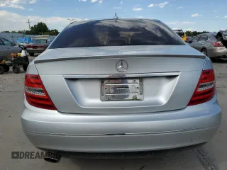 2014 Mercedes-Benz C 250 Sport z VIN WDDGF4HB5EG225934, wystawiony jako Copart lot #60107505 z przebiegiem 187 350 mil mil oraz Czysty tytuł • Clean title. Historia ofert i sprzedaży dostępna na DreamBid. Obrazek 6.