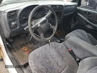 2001 GMC Sonoma SLS w/1SH Pkg with VIN 1GTDT19W618217027, listed as a Copart auction lot 87254654 with 162,109 mi miles and Salvage Title. Bid and sale history available at carsss.com. Image 8.