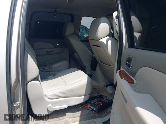 2008 Chevrolet Suburban LTZ with VIN 1GNFC16Y78R199812, listed as a IAAI auction lot 42678173 with 273,734 mi miles and . Bid and sale history available at DreamBid. Image 8.