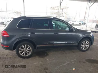 2014 Volkswagen Touareg Sport with VIN WVGEF9BP0ED015273, listed as a IAAI auction lot 42046823 with 84,694 mi miles and . Bid and sale history available at DreamBid. Image 13.