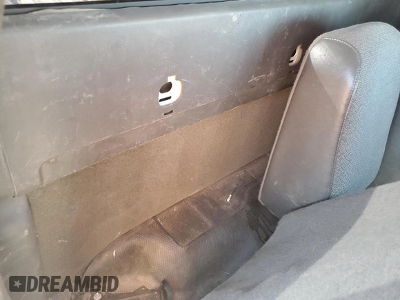 2007 Chevrolet Silverado 2500 z VIN 1GBHC24U57E165823, wystawiony jako Copart lot #44627995 z przebiegiem 311 160 mil mil oraz Szkoda całkowita • Salvage title. Historia ofert i sprzedaży dostępna na DreamBid. Obrazek 10.
