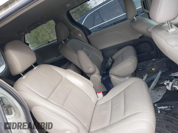 2018 Toyota Sienna XLE with VIN 5TDDZ3DC2JS191352, listed as a IAAI auction lot 41458248 with 143,664 mi miles. Bid and sale history available at carsss.com. Image 8.