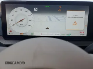 2024 Genesis GV60 Advanced z VIN KMUKCDSC6RU021775, wystawiony jako Copart lot #82183794 z przebiegiem 3689 mil mil oraz Szkody całkowita. Historia ofert i sprzedaży dostępna na DreamBid. Obrazek 9.