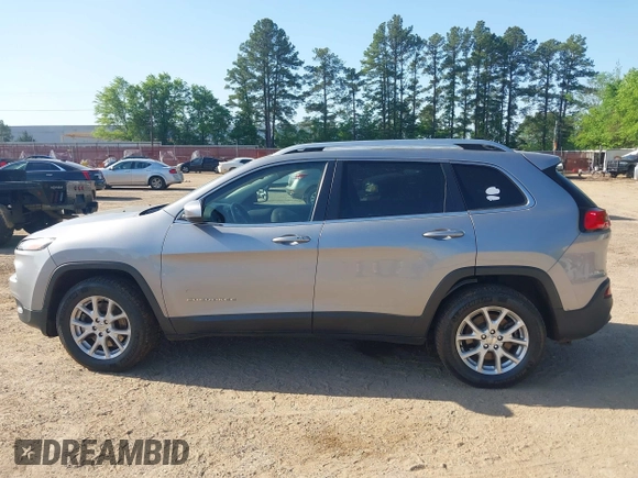 2016 Jeep Cherokee Latitude with VIN 1C4PJMCB3GW231806, listed as a IAAI auction lot 41997517 with 170,188 mi miles and . Bid and sale history available at carsss.com. Image 15.