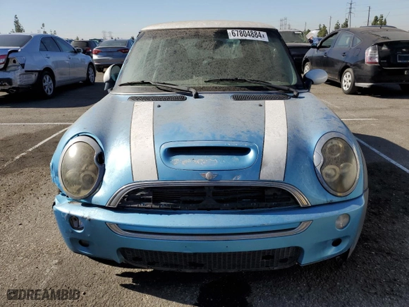 2004 MINI Cooper Hardtop S with VIN WMWRE334X4TD84365, listed as a Copart auction lot 67804884 with 0 mi miles and Clean Title. Bid and sale history available at carsss.com. Image 5.