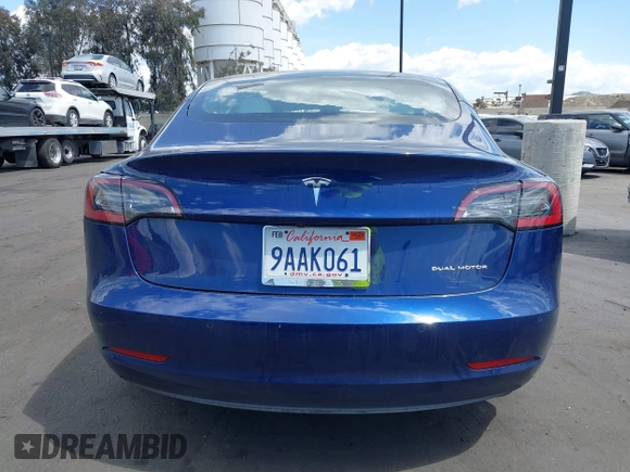 2022 Tesla Model 3 Long Range z VIN 5YJ3E1EBXNF168686, wystawiony jako IAAI lot #41933028 z przebiegiem 57 482 mil mil oraz . Historia ofert i sprzedaży dostępna na DreamBid. Obrazek 16.