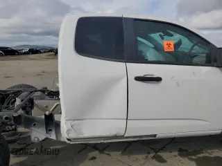 2018 Chevrolet Colorado 2WD Work Truck z VIN 1GCHSBEA8J1299579, wystawiony jako Copart lot #49487245 z przebiegiem Nie podano mil oraz Czysty tytuł • Clean title. Historia ofert i sprzedaży dostępna na DreamBid. Obrazek 10.