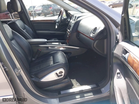2011 Mercedes-Benz GL-Class GL 350 BlueTEC with VIN 4JGBF2FE7BA699173, listed as a IAAI auction lot 41591338 with 194,023 mi miles. Bid and sale history available at carsss.com. Image 5.
