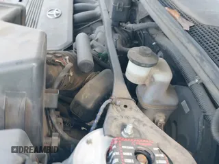 2005 Toyota Highlander z VIN JTEGP21A650073146, wystawiony jako IAAI lot #43177624 z przebiegiem 158 235 mil mil oraz . Historia ofert i sprzedaży dostępna na DreamBid. Obrazek 12.