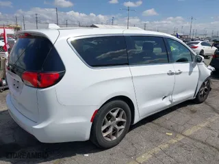 2019 Chrysler Pacifica Touring Plus with VIN 2C4RC1FG0KR629050, listed as a IAAI auction lot 41949260 with 143,879 mi miles. Bid and sale history available at carsss.com. Image 4.