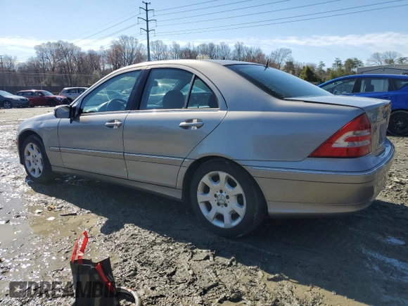 2005 Mercedes-Benz C 240 with VIN WDBRF81J55F631650, listed as a Copart auction lot 45498895 with 137,699 mi miles and Salvage Title. Bid and sale history available at DreamBid. Image 2.