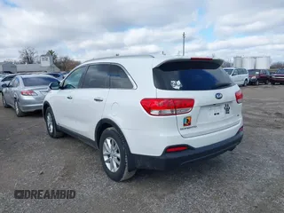 2018 Kia Sorento LX with VIN 5XYPGDA38JG426752, listed as a IAAI auction lot 41741931 with 45,912 mi miles. Bid and sale history available at carsss.com. Image 3.