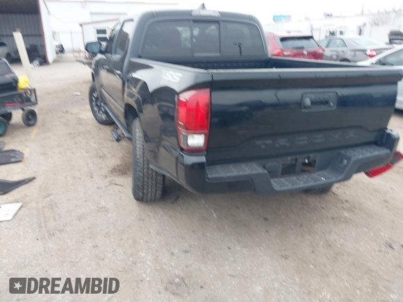 2021 Toyota Tacoma SR z VIN 5TFAX5GNXMX193978, wystawiony jako IAAI lot #41595827 z przebiegiem 43 999 mil mil oraz . Historia ofert i sprzedaży dostępna na DreamBid. Obrazek 3.