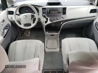 2011 Toyota Sienna z VIN 5TDZK3DC3BS016426, wystawiony jako Copart lot #57070075 z przebiegiem 270 749 mil mil oraz Szkoda całkowita • Salvage title. Historia ofert i sprzedaży dostępna na DreamBid. Obrazek 8.