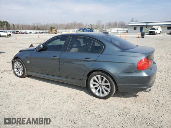 2011 BMW 3 Series 328i xDrive z VIN WBAPK5G59BNN28243, wystawiony jako Copart lot #46920195 z przebiegiem 125 728 mil mil oraz Szkody całkowita. Historia ofert i sprzedaży dostępna na DreamBid. Obrazek 2.