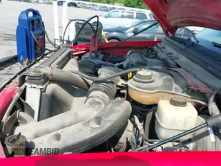 2005 Ford F-250 XL z VIN 1FTNF21595EB34526, wystawiony jako IAAI lot #42456430 z przebiegiem 157 351 mil mil oraz . Historia ofert i sprzedaży dostępna na DreamBid. Obrazek 12.