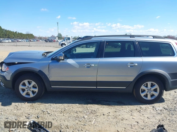 2011 Volvo XC70 3.2L with VIN YV4952BZXB1114680, listed as a IAAI auction lot 41883725 with 88,328 mi miles and . Bid and sale history available at DreamBid. Image 14.