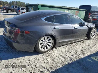 2018 Tesla Model S 75D with VIN 5YJSA1E26JF283528, listed as a Copart auction lot 46980685 with 35,371 mi miles and Salvage Title. Bid and sale history available at DreamBid. Image 3.