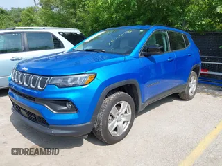 2022 Jeep Compass Latitude z VIN 3C4NJDBB6NT175193, wystawiony jako IAAI lot #42503821 z przebiegiem 58 934 mil mil oraz . Historia ofert i sprzedaży dostępna na DreamBid. Obrazek 2.