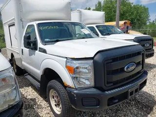 2015 Ford F-250 XL z VIN 1FDBF2B60FED21726, wystawiony jako IAAI lot #42459683 z przebiegiem 355 935 mil mil oraz . Historia ofert i sprzedaży dostępna na DreamBid. Obrazek 1.