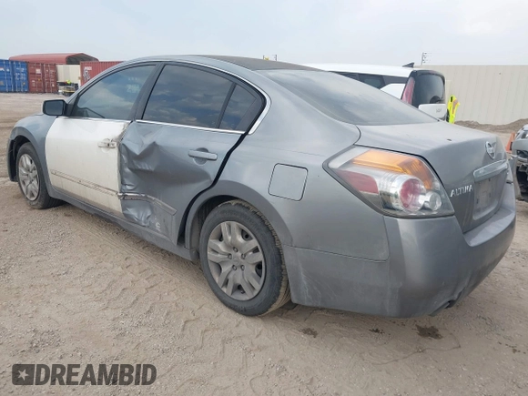2009 Nissan Altima 2.5 z VIN 1N4AL21E79N424119, wystawiony jako IAAI lot #42278226 z przebiegiem 210 342 mil mil oraz . Historia ofert i sprzedaży dostępna na DreamBid. Obrazek 3.