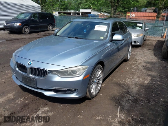 2013 BMW 3 Series 328i z VIN WBA3A5G57DNP19440, wystawiony jako IAAI lot #42540834 z przebiegiem 135 117 mil mil oraz . Historia ofert i sprzedaży dostępna na DreamBid. Obrazek 2.