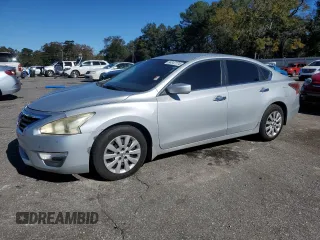 2015 Nissan Altima 2.5 S with VIN 1N4AL3AP8FN405212, listed as a Copart auction lot 84347774 with 172,581 mi miles and Clean Title. Bid and sale history available at carsss.com. Image 1.