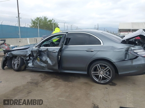 2018 Mercedes-Benz E 300 with VIN WDDZF4JBXJA477047, listed as a IAAI auction lot 42075763 with 62,843 mi miles and . Bid and sale history available at DreamBid. Image 14.