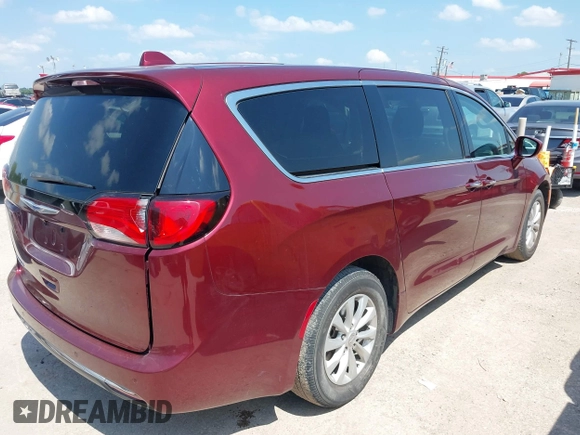 2019 Chrysler Pacifica Touring Plus z VIN 2C4RC1FGXKR706264, wystawiony jako IAAI lot #42416570 z przebiegiem 86 897 mil mil oraz . Historia ofert i sprzedaży dostępna na DreamBid. Obrazek 4.