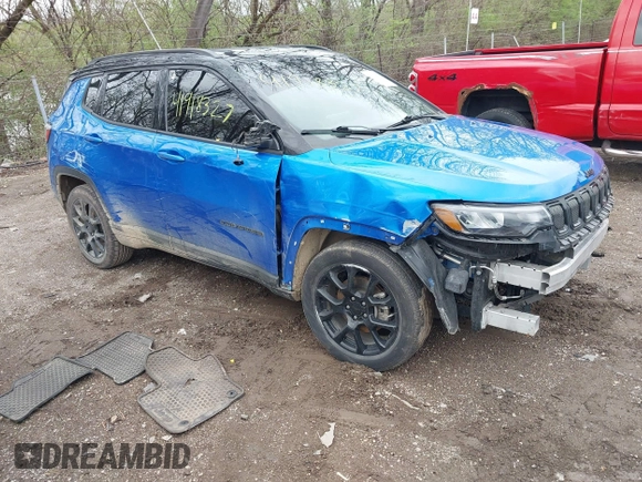 2022 Jeep Compass Latitude z VIN 3C4NJCBB9NT172153, wystawiony jako IAAI lot #41918327 z przebiegiem 95 504 mil mil oraz . Historia ofert i sprzedaży dostępna na DreamBid. Obrazek 1.