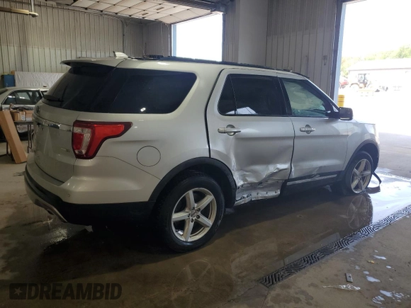 2017 Ford Explorer XLT with VIN 1FM5K8DHXHGC02258, listed as a Copart auction lot 55063895 with 111,488 mi miles and Salvage title. Bid and sale history available at DreamBid. Image 3.