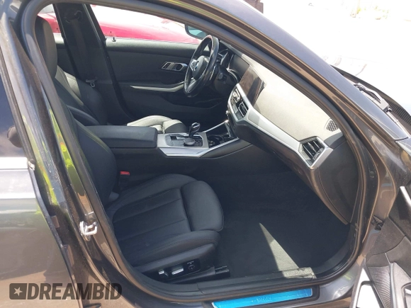2020 BMW 3 Series 330i с VIN 3MW5R1J07L8B25648, выставлен на аукционе IAAI как лот 42130052 с пробегом 64 662 миль миль и . История ставок и продаж доступна на DreamBid. Изображение 5.