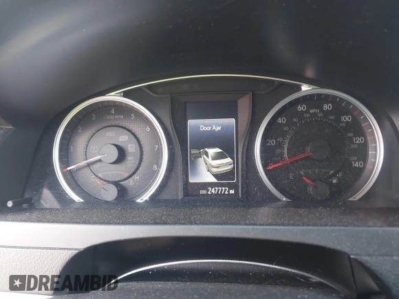 2017 Toyota Camry XLE with VIN 4T1BF1FK2HU754040, listed as a IAAI auction lot 41844369 with 247,772 mi miles. Bid and sale history available at carsss.com. Image 7.