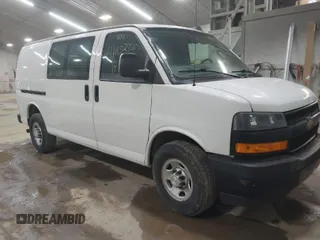 2018 Chevrolet Express Cargo Van with VIN 1GCWGAFP2J1336051, listed as a IAAI auction lot 41832327 with 189,464 mi miles. Bid and sale history available at carsss.com. Image 1.