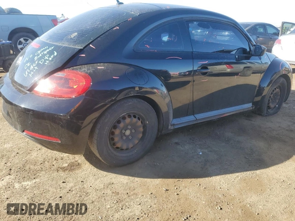 2012 Volkswagen Beetle Entry z VIN 3VWFP7AT2CM616322, wystawiony jako Copart lot #47822335 z przebiegiem 101 941 mil mil oraz Szkoda całkowita • Salvage title. Historia ofert i sprzedaży dostępna na DreamBid. Obrazek 3.
