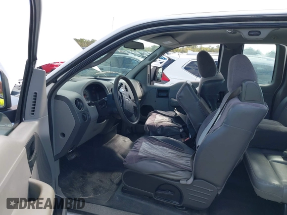 2004 Ford F-150 STX with VIN 1FTRX12WX4NC40353, listed as a IAAI auction lot 40627890 with 258,495 mi miles. Bid and sale history available at carsss.com. Image 5.