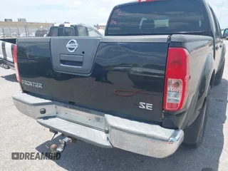 2005 Nissan Frontier LE z VIN 1N6AD07W85C418182, wystawiony jako IAAI lot #42577570 z przebiegiem 204 780 mil mil oraz . Historia ofert i sprzedaży dostępna na DreamBid. Obrazek 6.