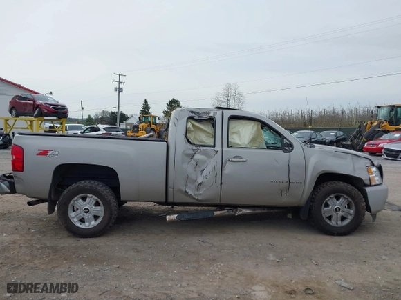 2009 Chevrolet Silverado 1500 LTZ with VIN 1GCEK39029Z198481, listed as a IAAI auction lot 41939189 with 175,200 mi miles. Bid and sale history available at carsss.com. Image 13.