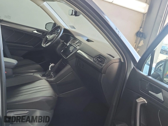 2024 Volkswagen Tiguan SE с VIN 3VV3B7AX0RM107010, выставлен на аукционе IAAI как лот 42889810 с пробегом 22 903 миль миль и . История ставок и продаж доступна на DreamBid. Изображение 32.