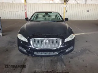 2013 Jaguar XJ z VIN SAJWA1C77D8V40055, wystawiony jako Copart lot #60461395 z przebiegiem 102 709 mil mil oraz Czysty tytuł • Clean title. Historia ofert i sprzedaży dostępna na DreamBid. Obrazek 5.