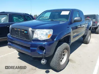 2005 Toyota Tacoma z VIN 5TEUU42N25Z099188, wystawiony jako IAAI lot #42179039 z przebiegiem 147 058 mil mil oraz . Historia ofert i sprzedaży dostępna na DreamBid. Obrazek 2.